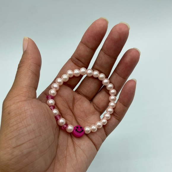 Handmade Trendy Y2K Inspired Smiley Face Faux Pearl Glass Bead Stretch Bracelet - Picture 1 of 8